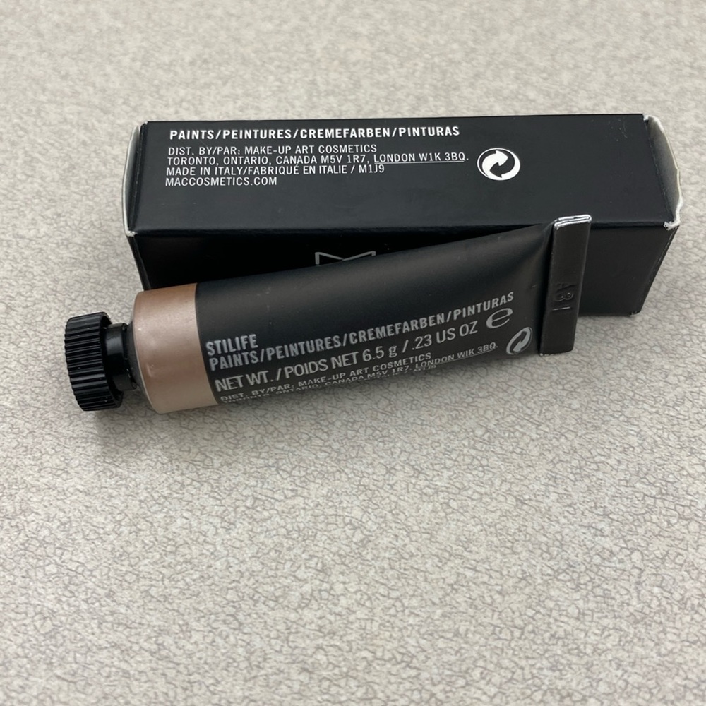 Rare* New in box MAC paints peintures stilife. Eye primer/shadow. MAC cosmetics.